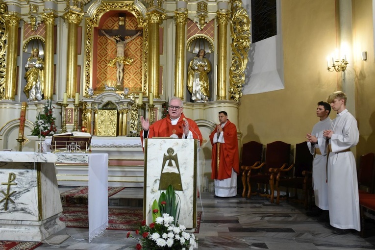 Msza św. za żyjących i zmarłych krótkofalowców.