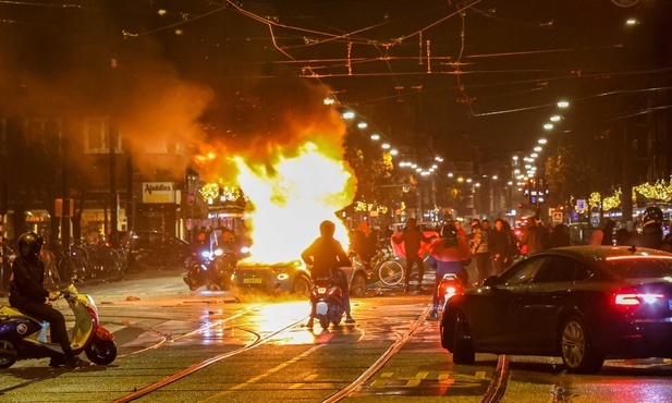 Zamieszki i starcia z policją w Belgii i Holandii po meczu Maroko-Belgia