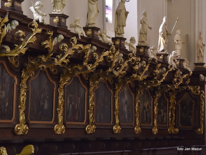 Stalle w historycznym opactwie żagańskim