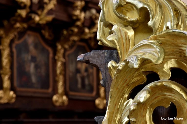 Stalle w historycznym opactwie żagańskim