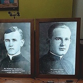Portrety czterech duchownych – duszpasterzy par. św. Marcina, zawisły na początku Adwentu w parafii pw. św. Marcina.