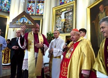 Kardynał po raz pierwszy odwiedził grybowską świątynię.