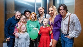 Marzeniem Zuzi (z prawej) było spotkanie z jurorami „The Voice Kids”. Dominika Marek (w środku) pomogła je spełnić.