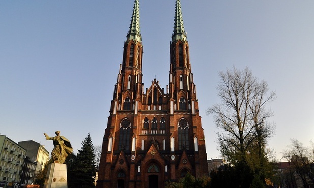 Jak wypowiadać imię biskupa/biskupów w Modlitwie Eucharystycznej?