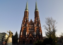 Jak wypowiadać imię biskupa/biskupów w Modlitwie Eucharystycznej?