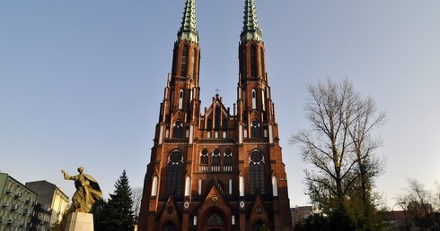 Jak wypowiadać imię biskupa/biskupów w Modlitwie Eucharystycznej?