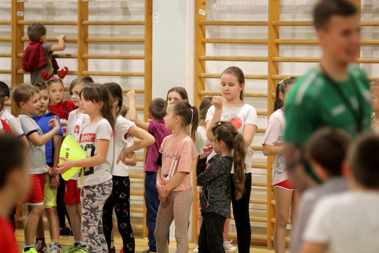 Sport, parafia i szkoła