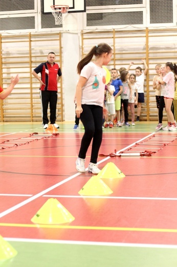 Sport, parafia i szkoła