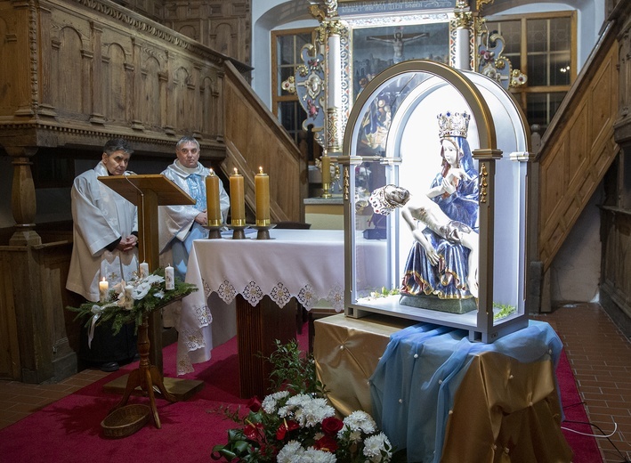 Skrzatuska Pieta w Zimowiskach