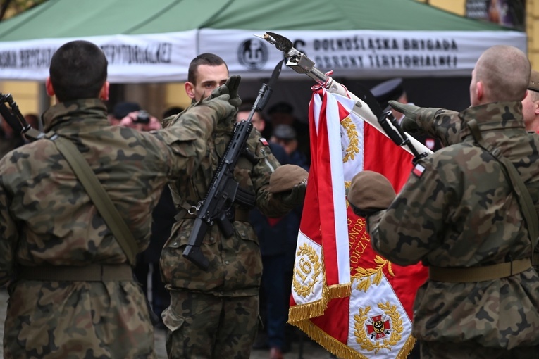 Przysięga nowych żołnierzy 16 Dolnośląskiej Brygady Obrony Terytorialnej