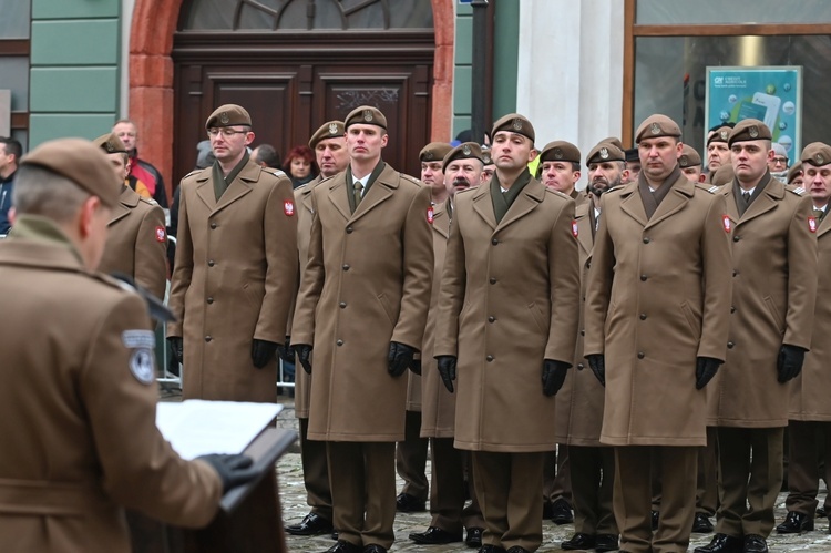 Przysięga nowych żołnierzy 16 Dolnośląskiej Brygady Obrony Terytorialnej