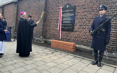 Katowice. Odsłonięcie tablicy poświęconej ks. Janowi Masze