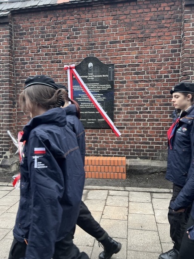 Odsłonięcie tablicy w 80. rocznicę śmierci ks. Jana Machy