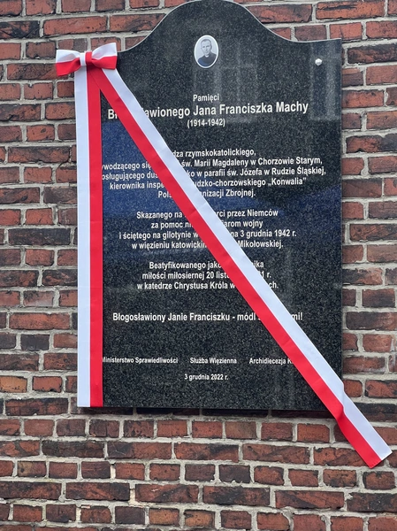Odsłonięcie tablicy w 80. rocznicę śmierci ks. Jana Machy