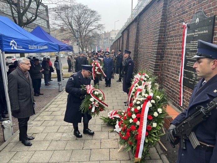 Odsłonięcie tablicy w 80. rocznicę śmierci ks. Jana Machy
