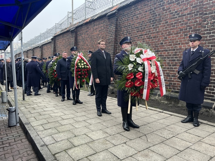 Odsłonięcie tablicy w 80. rocznicę śmierci ks. Jana Machy