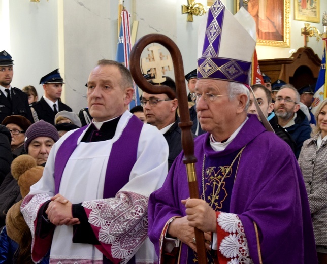 Poświęcenie obrazu Maryi i zawierzenie parafian w Makowie