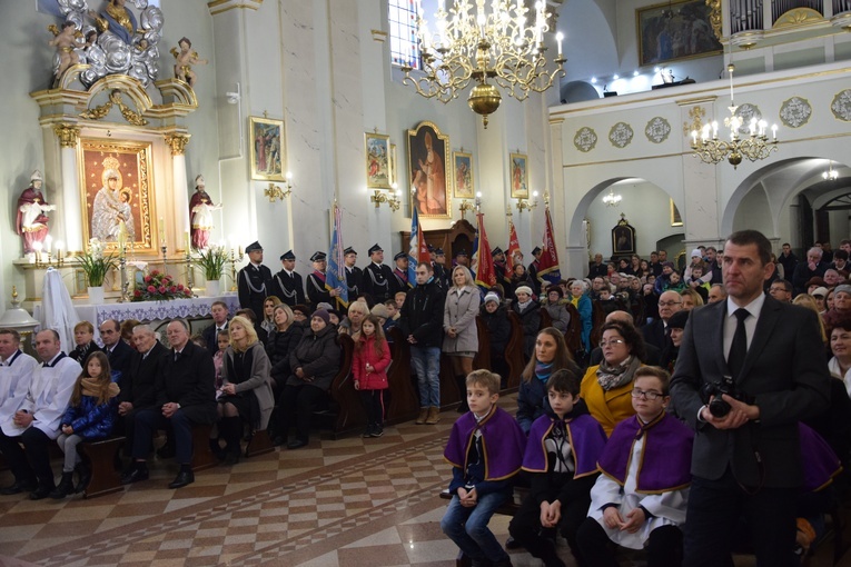 Poświęcenie obrazu Maryi i zawierzenie parafian w Makowie
