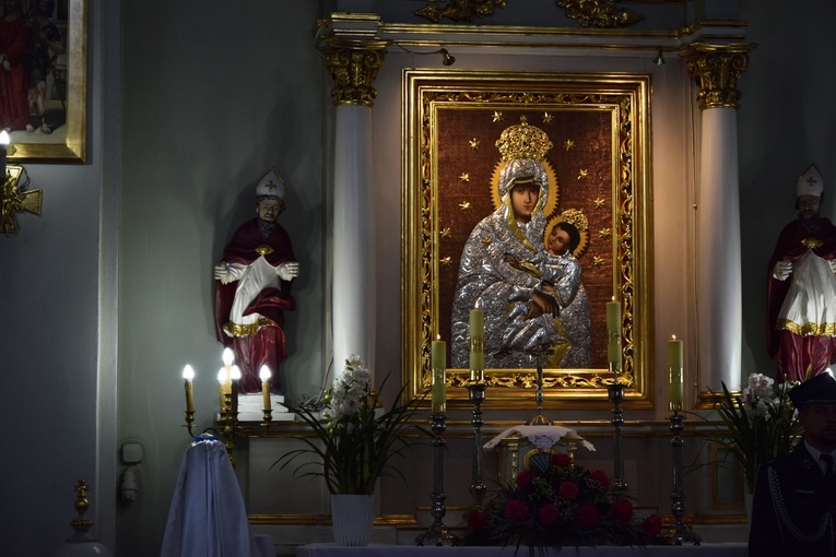 Poświęcenie obrazu Maryi i zawierzenie parafian w Makowie