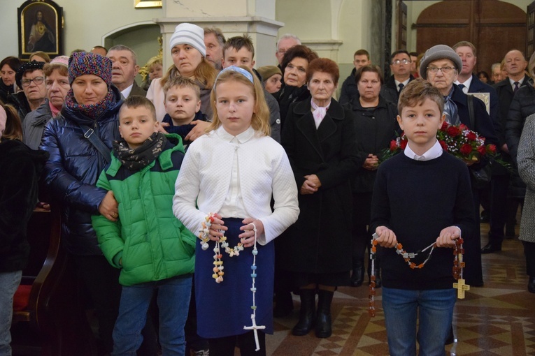 Poświęcenie obrazu Maryi i zawierzenie parafian w Makowie