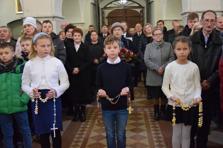 Poświęcenie obrazu Maryi i zawierzenie parafian w Makowie