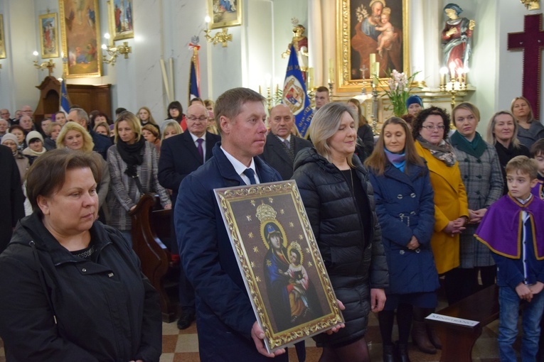 Poświęcenie obrazu Maryi i zawierzenie parafian w Makowie