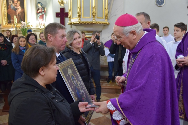 Poświęcenie obrazu Maryi i zawierzenie parafian w Makowie