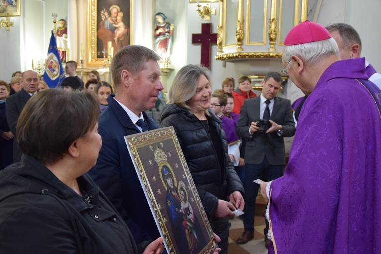 Poświęcenie obrazu Maryi i zawierzenie parafian w Makowie