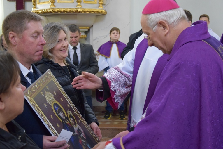 Poświęcenie obrazu Maryi i zawierzenie parafian w Makowie