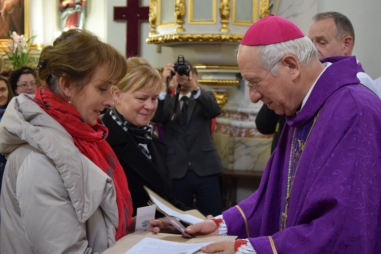 Poświęcenie obrazu Maryi i zawierzenie parafian w Makowie