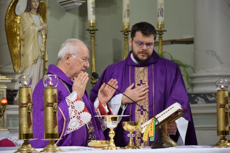 Poświęcenie obrazu Maryi i zawierzenie parafian w Makowie