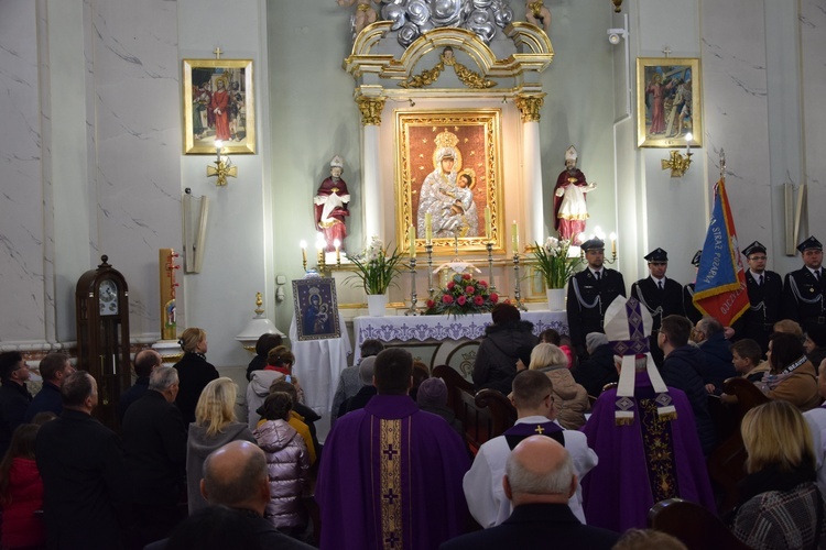 Poświęcenie obrazu Maryi i zawierzenie parafian w Makowie