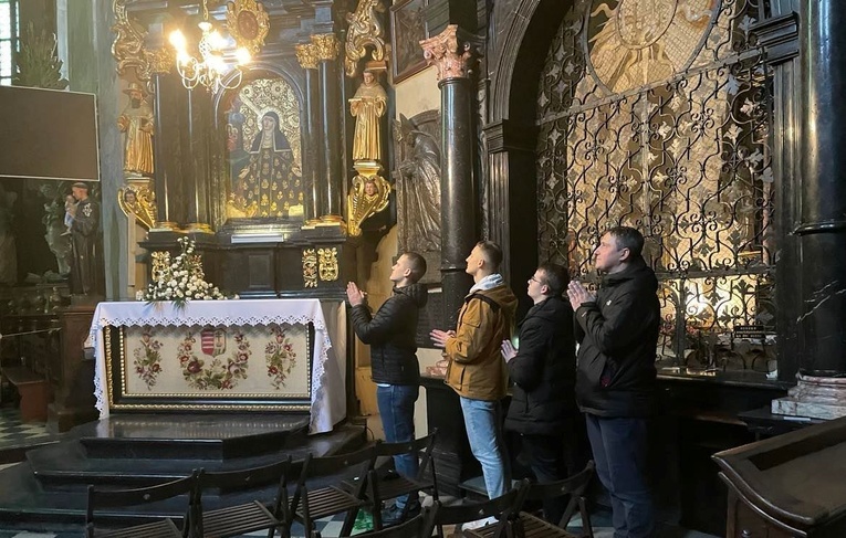 Stary Sącz. Limanowcy licealiści w Opoce