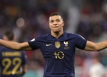 Gwiazdy Mundialu modlą się za chorego „króla futbolu” Pelego. Zainicjował to Mbappe