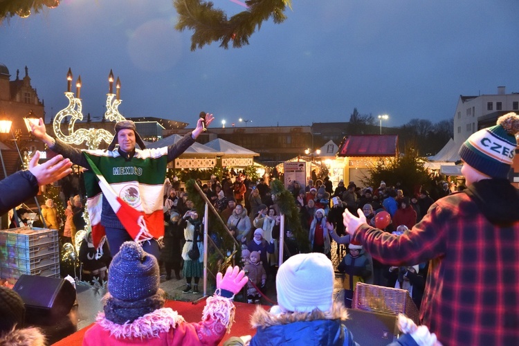 Wolontariusze Caritas AG na świątecznym jarmarku