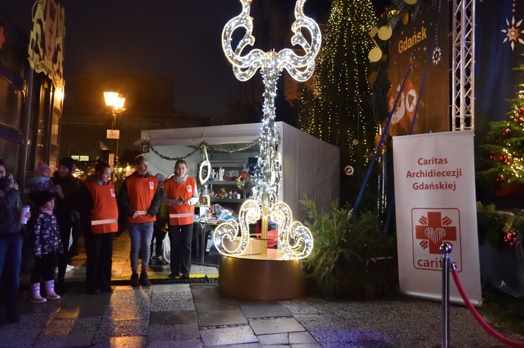 Wolontariusze Caritas AG na świątecznym jarmarku
