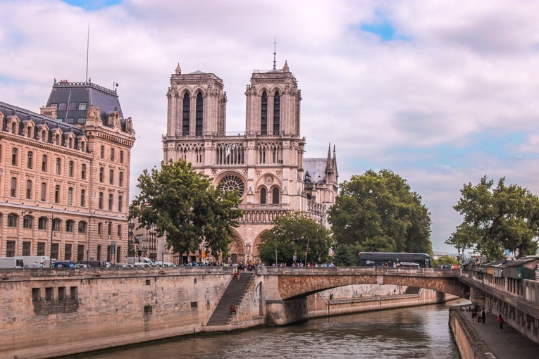 Francja: Kościół powraca do wymierzania kar, powołano trybunał