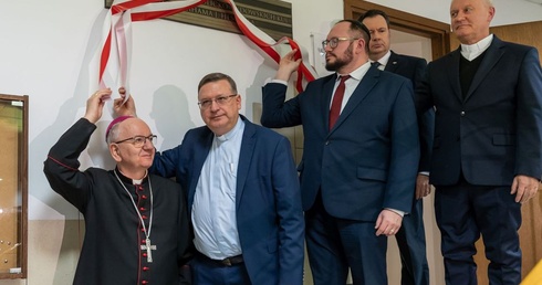 Odsłonięcie pamiątkowej tablicy w budynku Collegium Iuridicum KUL.