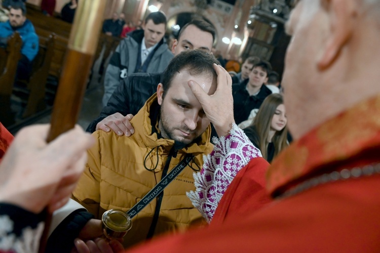 Świdnica. Kwartalne bierzmowanie w katedrze