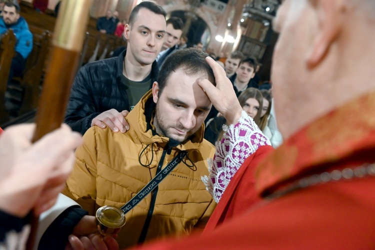 Świdnica. Kwartalne bierzmowanie w katedrze