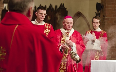 ▲	Wspólnej modlitwie przewodniczył arcybiskup metropolita. 