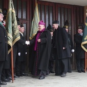 ▲	Przed świątynią Matki Bożej Bolesnej w barbórkowy poranek. 