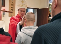 ▲	Szafarzem był bp Piotr Przyborek. 