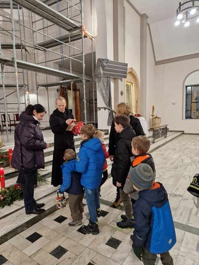 Święty biskup z prezentami w diecezji świdnickiej