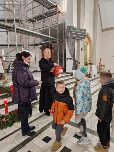 Święty biskup z prezentami w diecezji świdnickiej