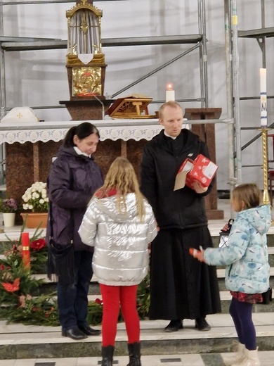 Święty biskup z prezentami w diecezji świdnickiej