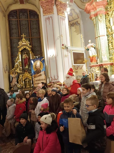 Święty biskup z prezentami w diecezji świdnickiej