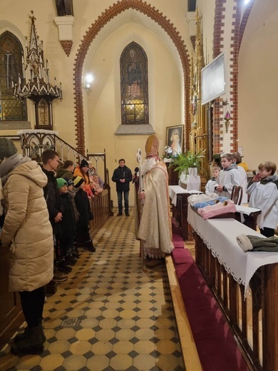 Święty biskup z prezentami w diecezji świdnickiej