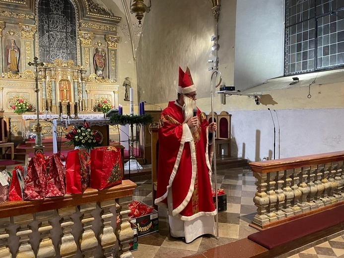 Święty biskup z prezentami w diecezji świdnickiej