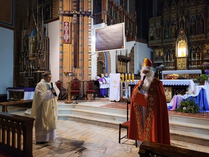 Święty biskup z prezentami w diecezji świdnickiej